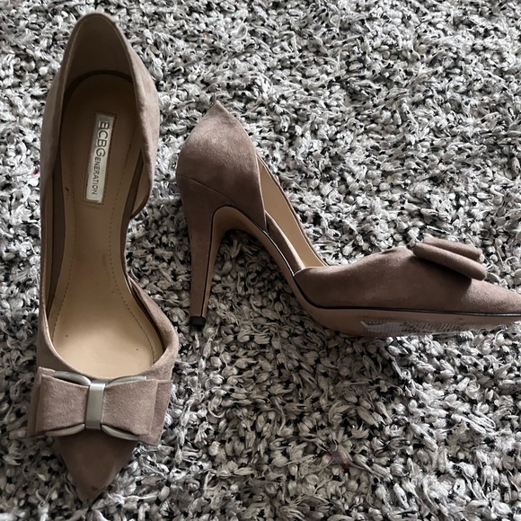 BCBG Heels Size 7 Tan Color - Picture 1 of 4